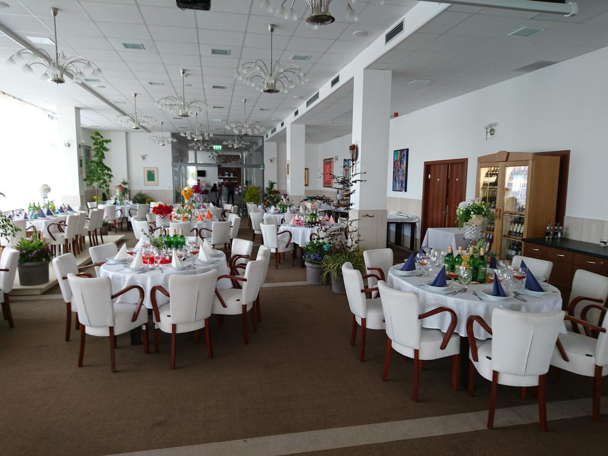 Hotel Limba CTT Tvrdosin Bagian luar foto