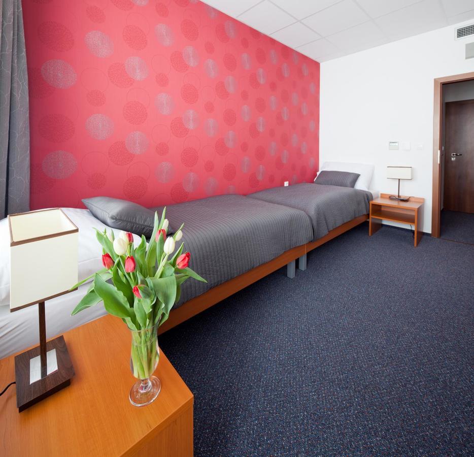 Hotel Limba CTT Tvrdosin Bagian luar foto